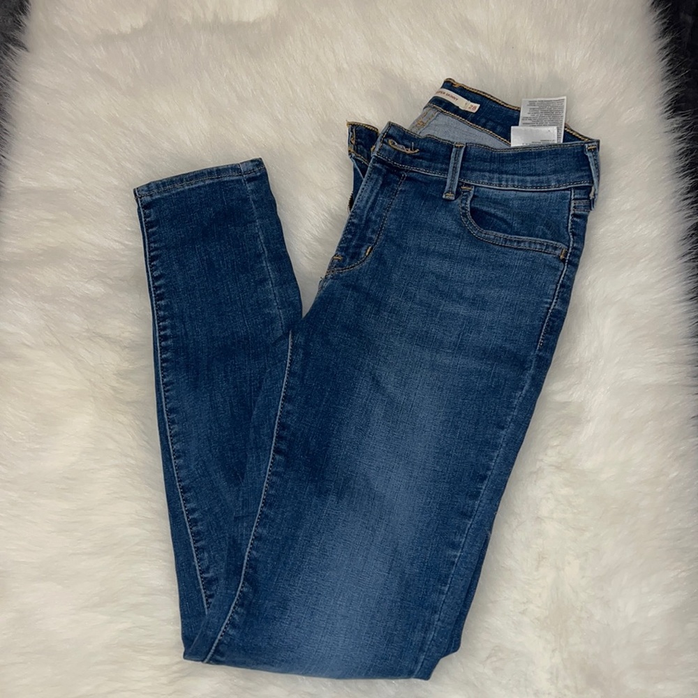 Levi’s 710 Super Skinny , 28